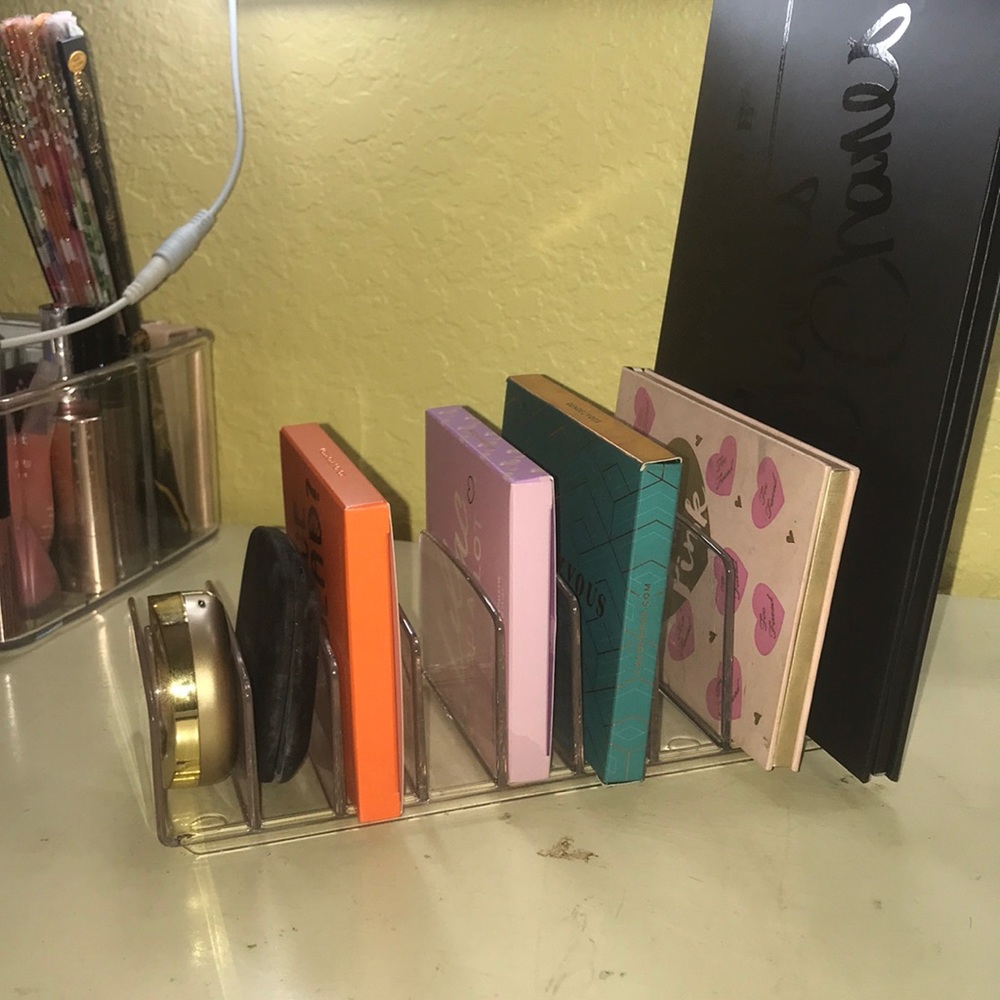 Makeup organizer